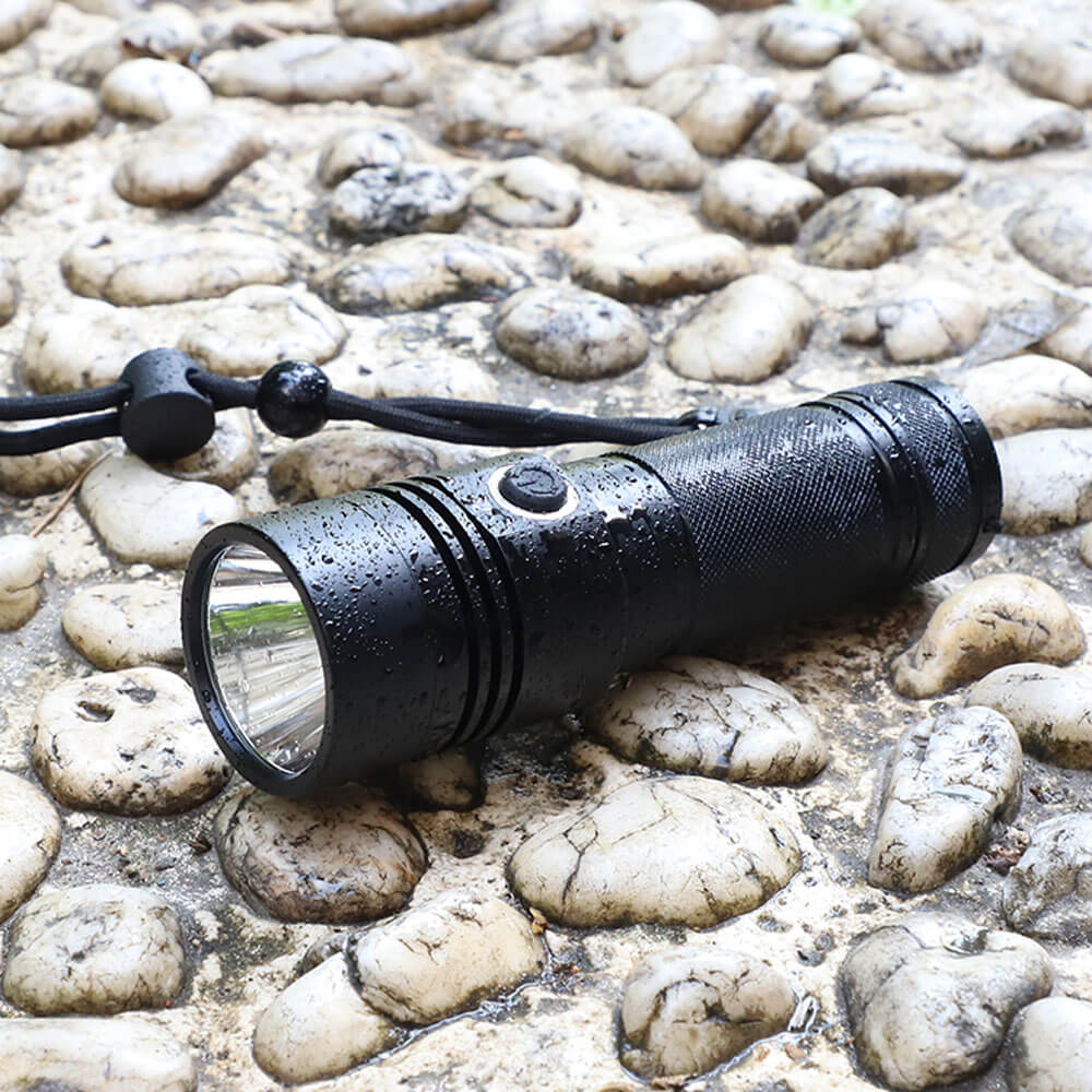 Linterna LED Soshine TC17 ideal para pesca nocturna